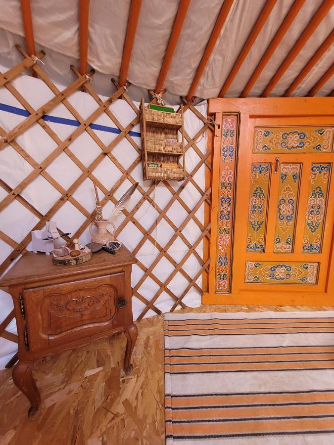 Hotel Slapen Tussen De Ezels In De Yurt Aarschot Exterior foto